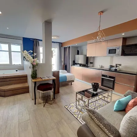 Avec Terrasse Privee - Jacuzzi, Sauna Cuisine Equipee Appartement *